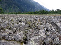 rocks aligned