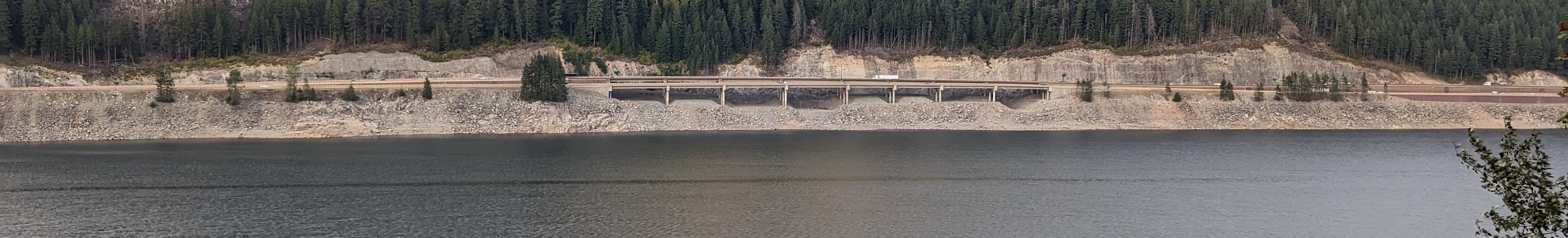 I90 behind Keechelus Lake