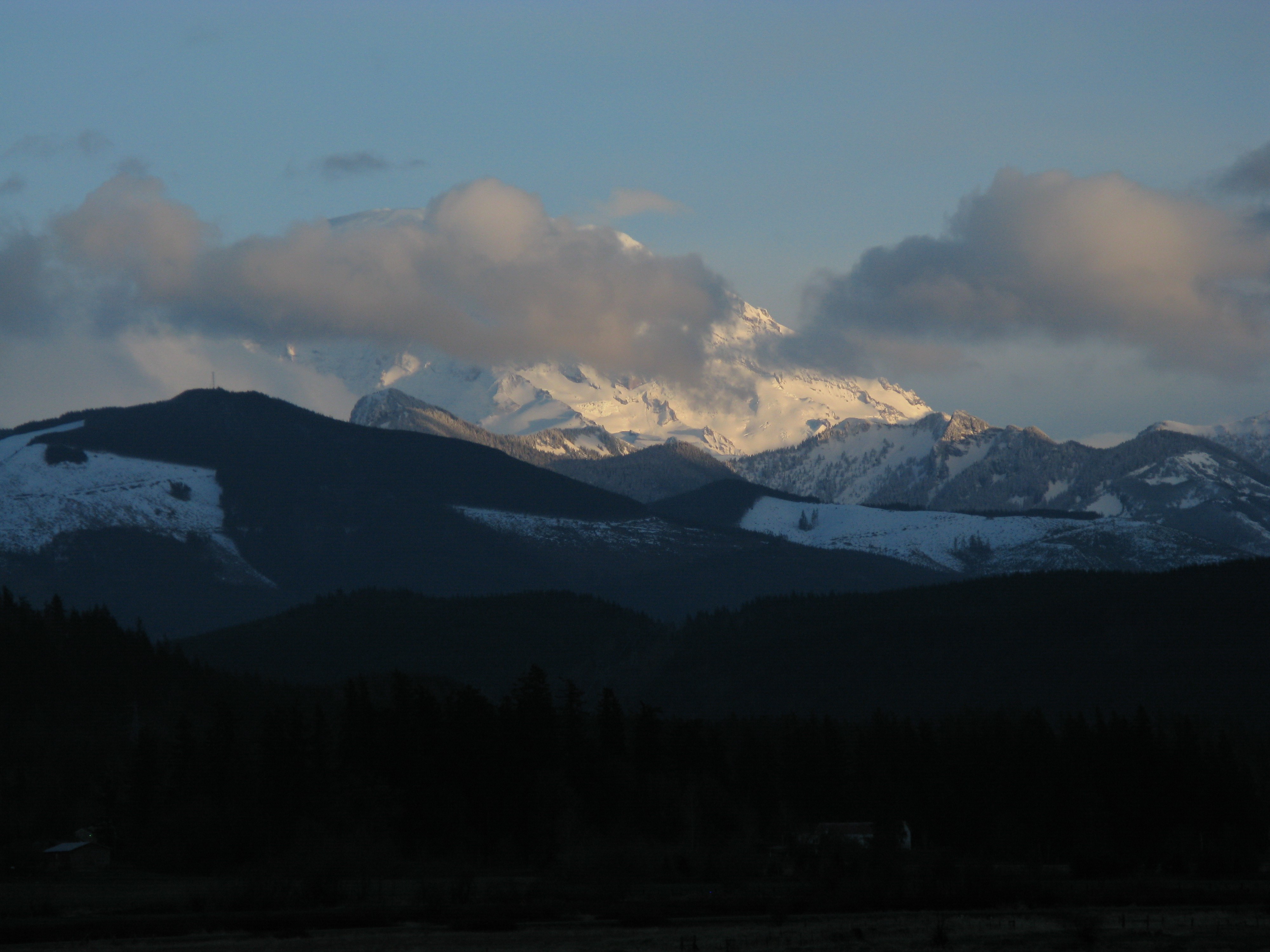 Mt Rainier from near Enumclaw