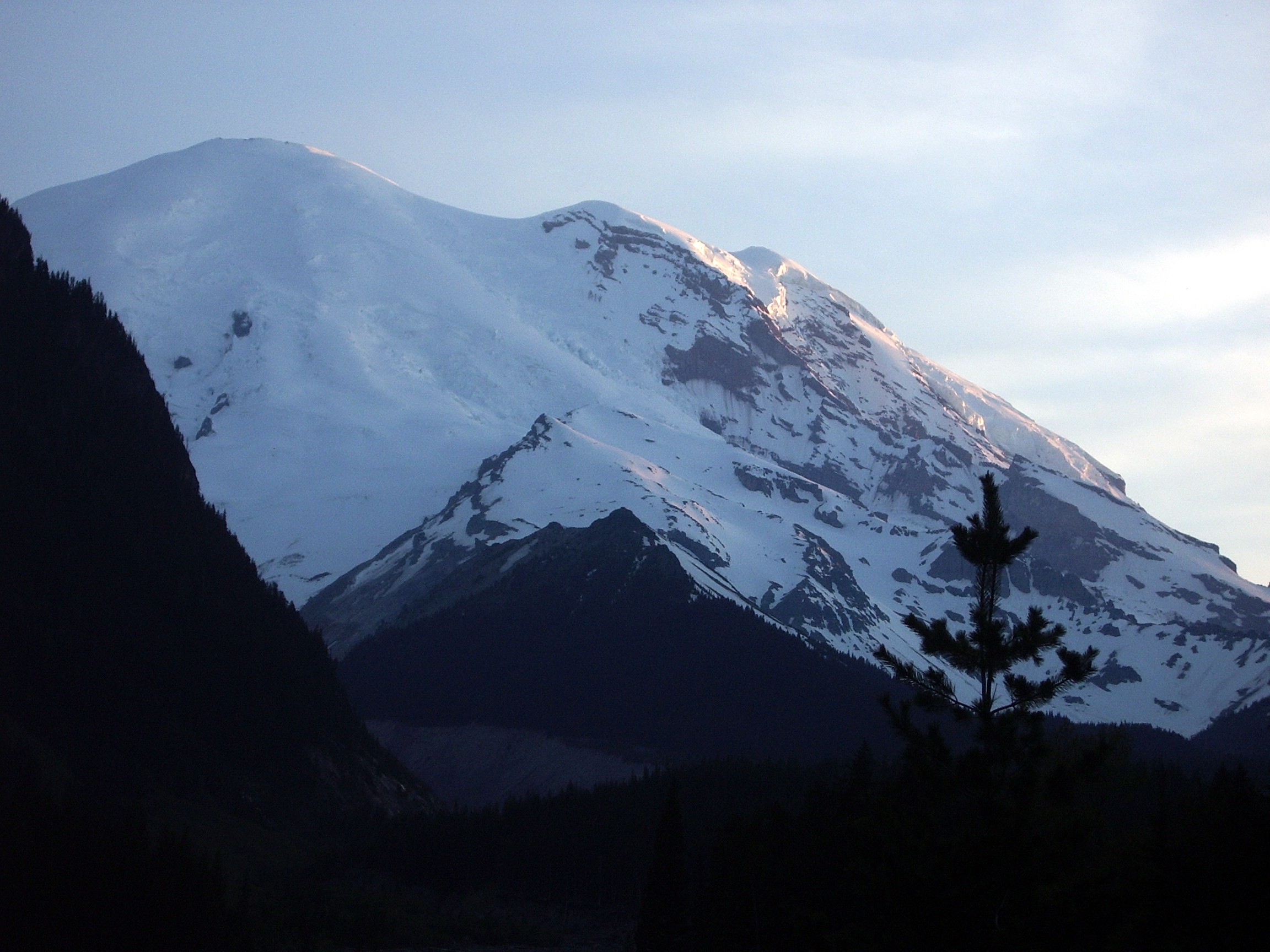 mt rainier from white river