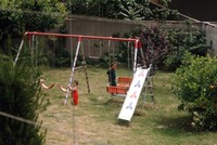 1985 10 Summer and Scott with the swings at Muriel 01