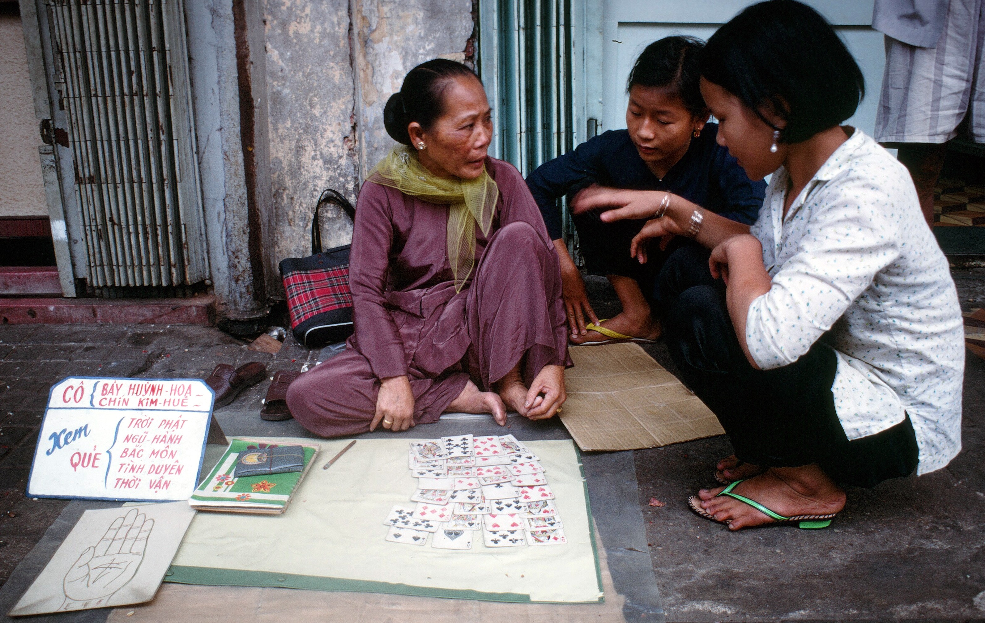 1970 02 01 Saigon fortune teller 01