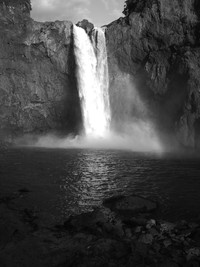 snoqualmie falls bw