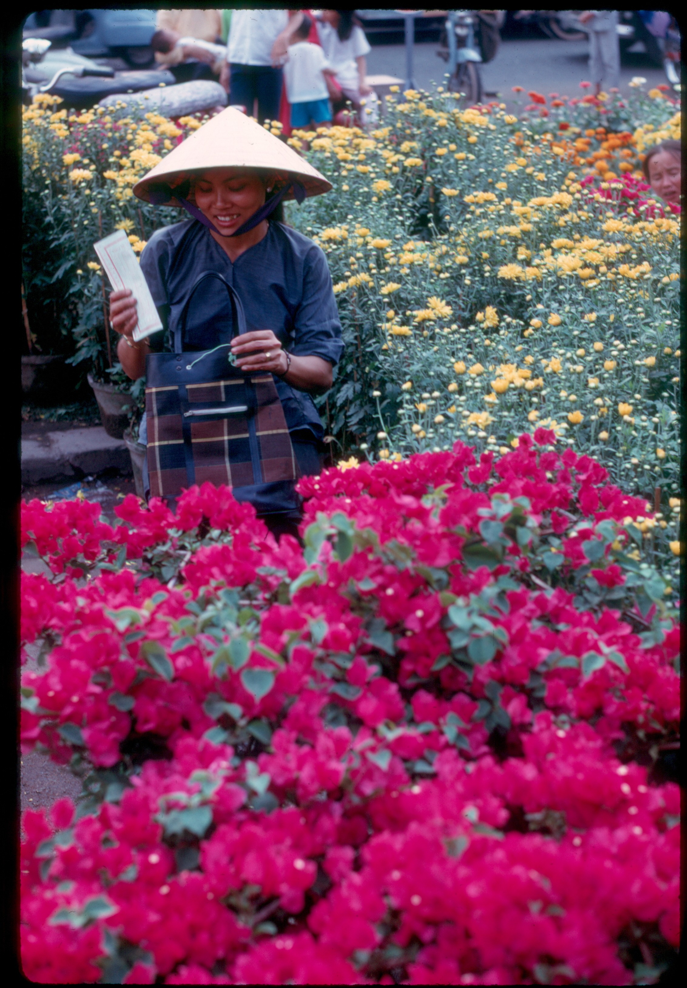 ss 015 1970 02 01 tet flowers